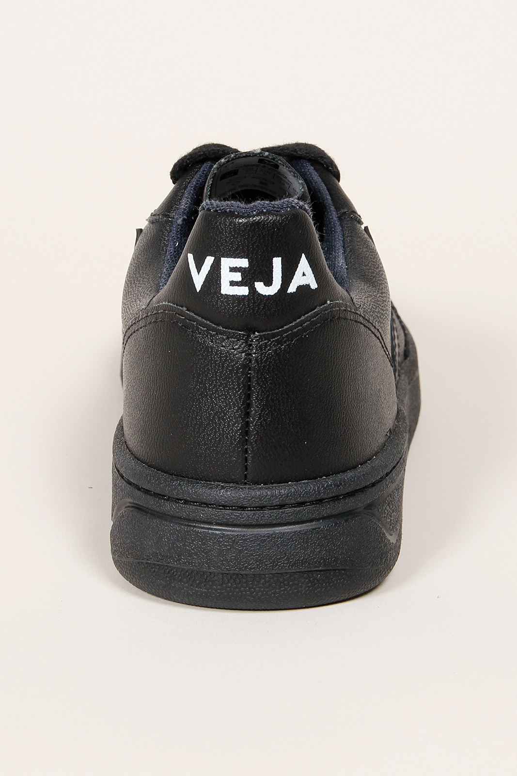 VEJA Mod. V10 BASTILLE CWL ALL BLACK