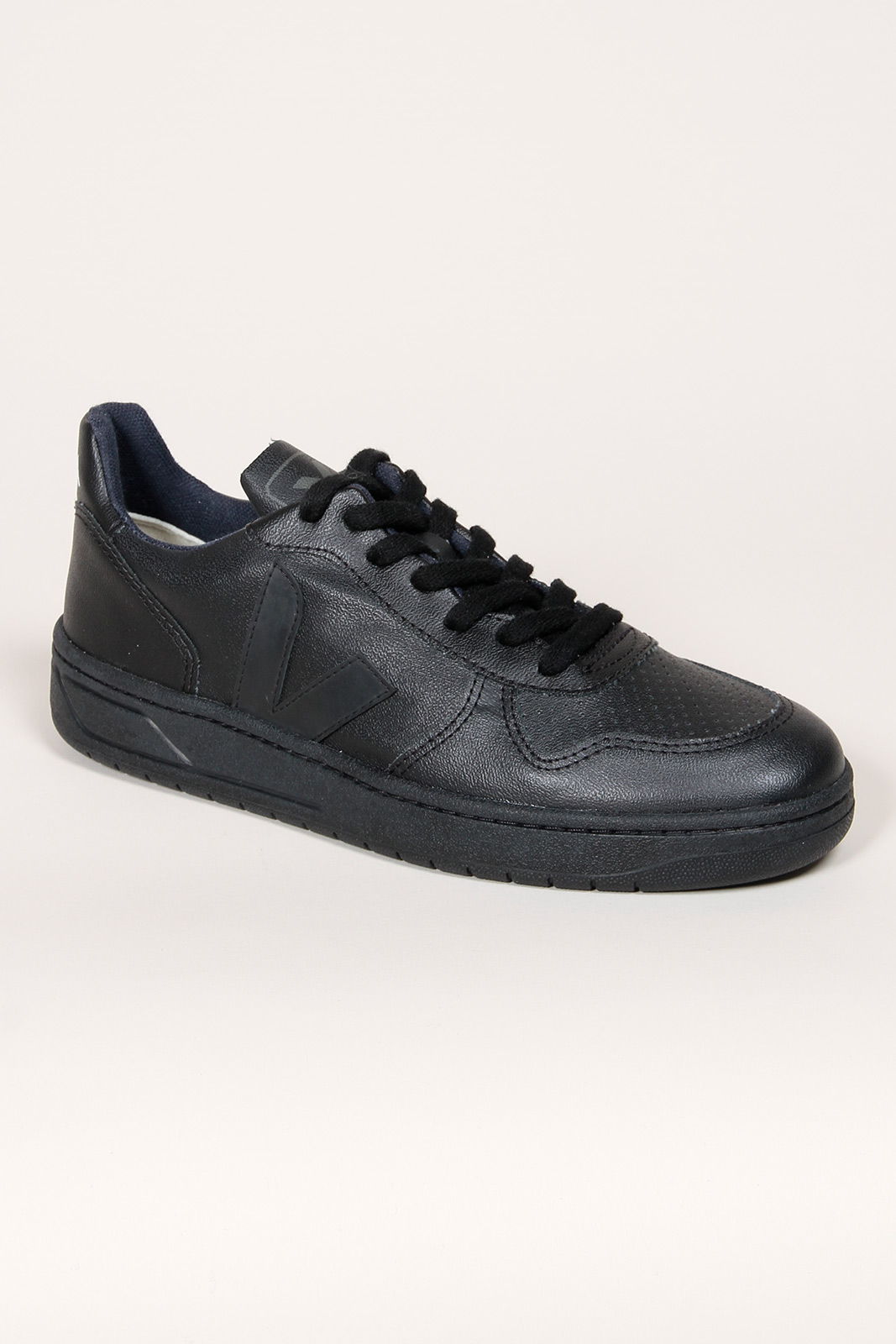 VEJA Mod. V10 BASTILLE CWL ALL BLACK