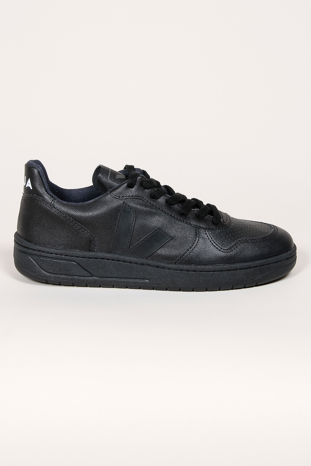 VEJA Mod. V10 BASTILLE CWL ALL BLACK VEJA Mod. V10 BASTILLE CWL ALL BLACK