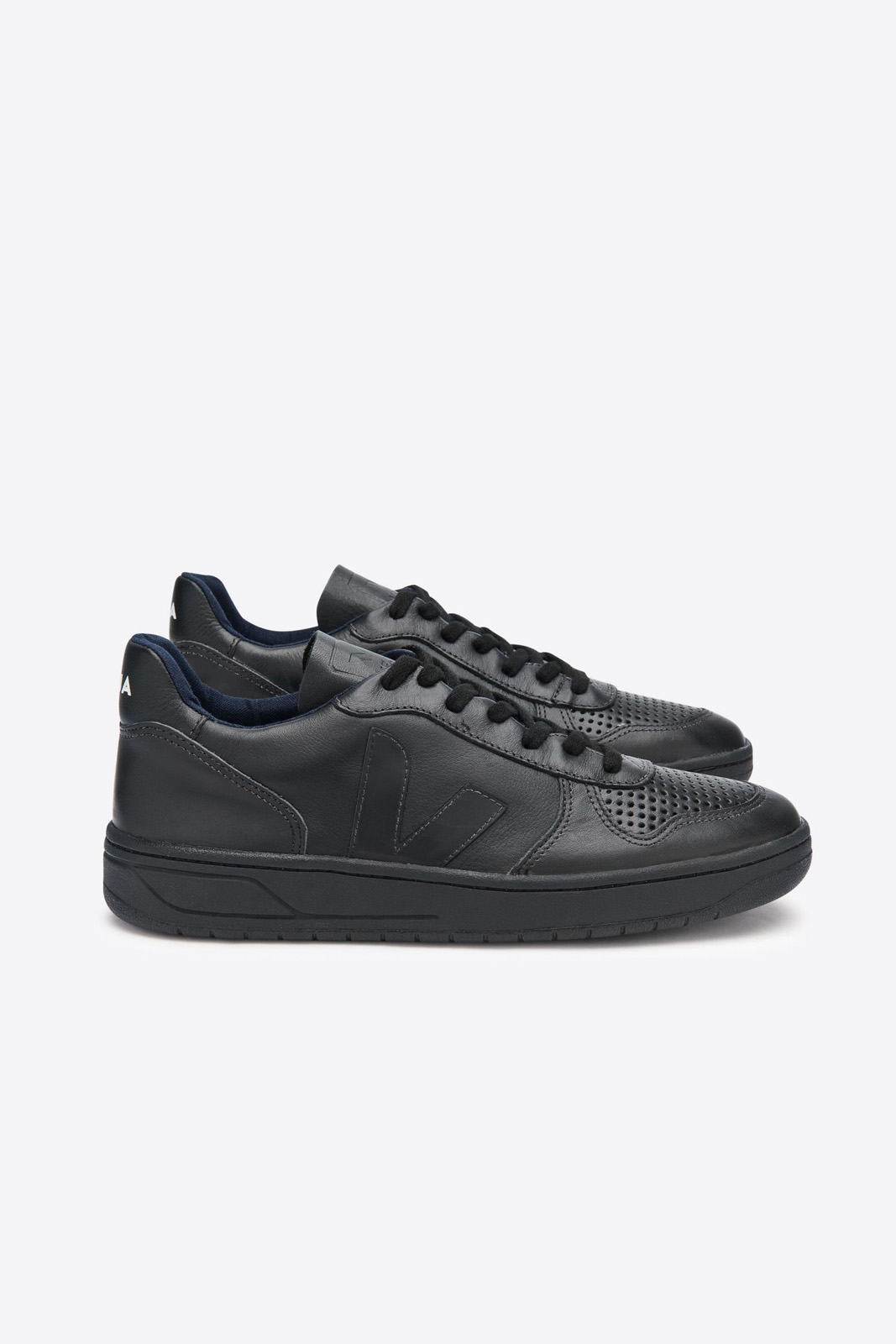 VEJA Mod. V10 BASTILLE CWL ALL BLACK